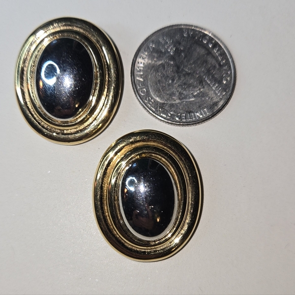 Vintage Liz Claiborn Omni Clip Gold and Silver Dome Earrings - Picture 4 of 9
